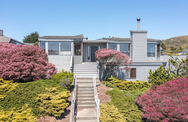 Beautiful South Harbor Home with Great Ocean Views Point View House