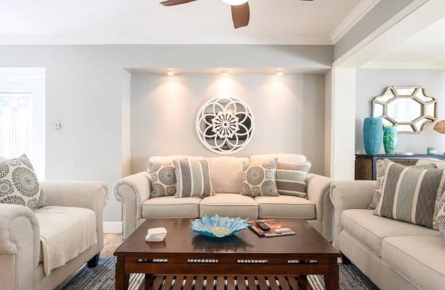 Beautiful & Spacious Waterfront Condo, Walk to the BEACH, On Canal, 3 bed/2 bath