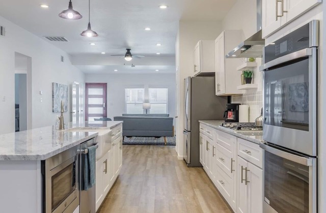 Beautiful Spacious House - Walk to Bishop Arts!