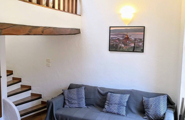 Beautiful, spacious, split level Studio in Old Antibes with Air Conditioning