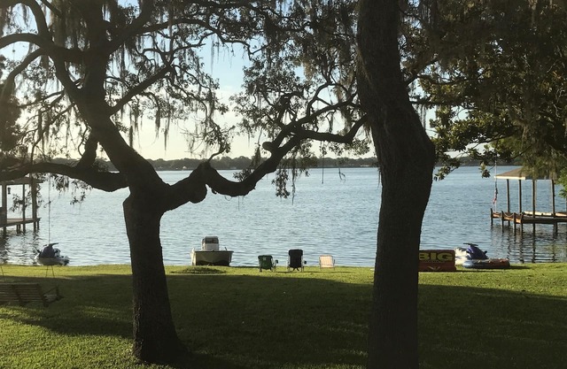 Beautiful Spacious Lakefront home