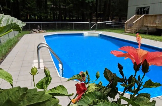 Beautiful & Spacious Woodstock Home w/Pool