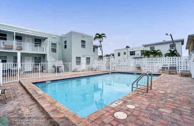 Beautiful studio condo steps from the beach!
