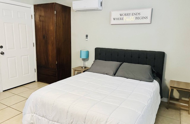 Beautiful Studio! Very peaceful, very safe!n