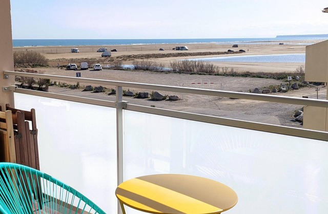 Beautiful T2 apartment with AC, pool and parking 250m from the beach