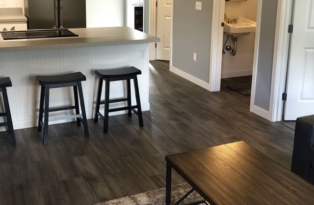 Beautiful Three Bedroom, Two Bath with Mountain Views
