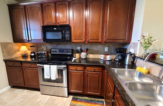 Beautiful Tuscan style 3 bed condo