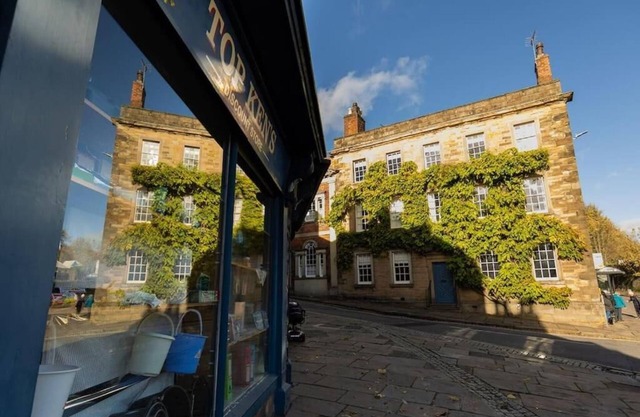 Beautiful two-bedroom stone cottage in Wirksworth, Derbyshire, Pet Friendly