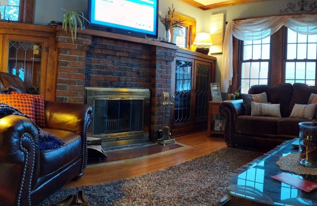 Beautiful Victorian Near Racing, Golfing, Hiking Etc.