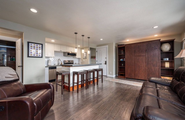 Beautiful view! Updated 1-bdrm, 2 bath condo with Queen Murphy in Living Area.