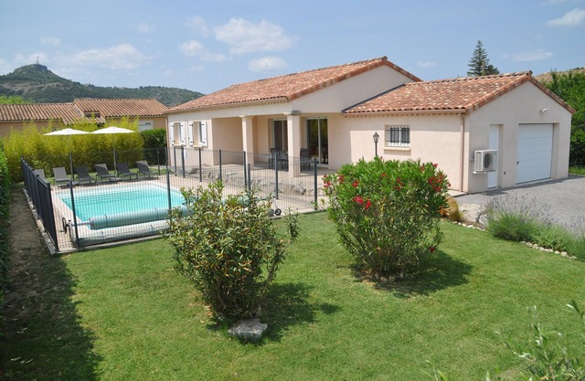 Beautiful villa 6 pers 3 rooms fenced with private pool in Vallon Pont d'Arc