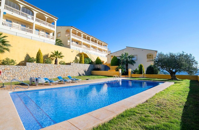 Beautiful villa for 6 guests with WIFI, pool, A/C, TV and terrace