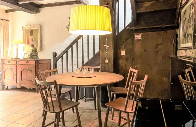 Beautiful villa for 6 guests with TV, terrace and pets allowed