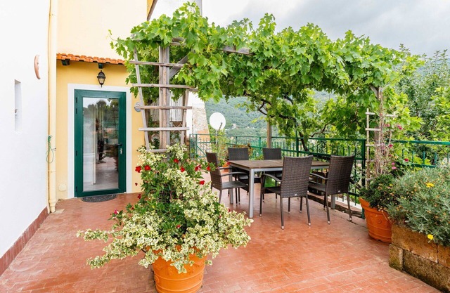 Beautiful villa for 6 guests with WIFI, TV and terrace