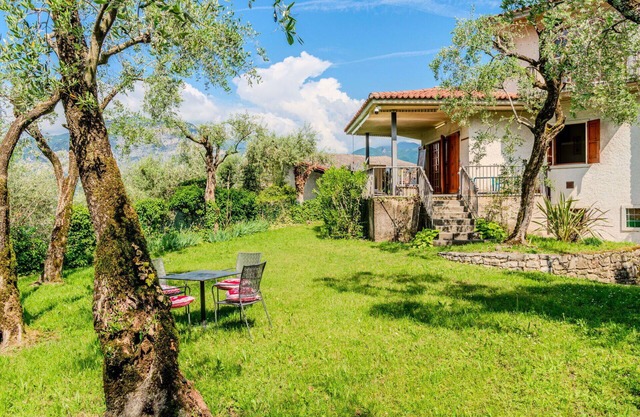 Beautiful villa for 4 guests with A/C, WIFI, TV, patio and pets allowed