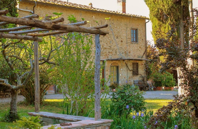 Beautiful villa for 4 people with WIFI, pool, TV, patio and panoramic view, close to Florence