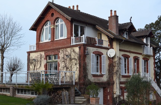 Beautiful Villa Houlgataise enclosed park full sea view unobscured