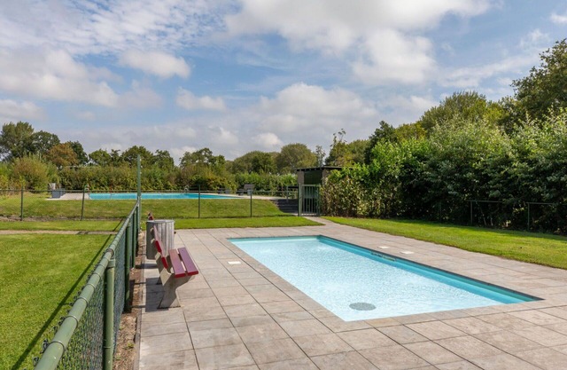Beautiful villa for 4 guests with pool, WIFI, TV, terrace and pets allowed