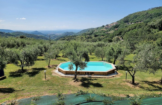 Beautiful Villa Shaleo with panorama view in Tusca