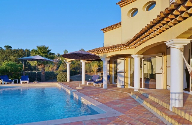 Beautiful Villa with Heated private Pool, only 15 minutes from the Beaches