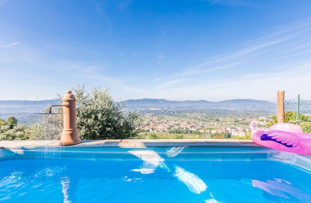 Beautiful villa with WIFI, A/C, private pool, TV, patio, pets allowed and panoramic view