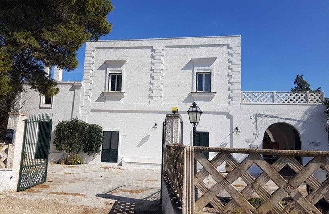 Beautiful villa with pool, in the Italian countryside but only 5 minutes to town