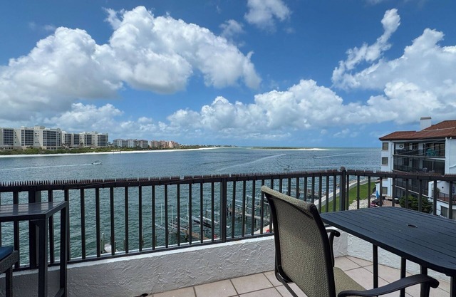 Beautiful water front condo with a View! Isles of Capri