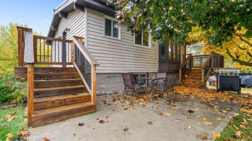Beautiful Waterfront Cottage - Family Fun and Fishing Escape!