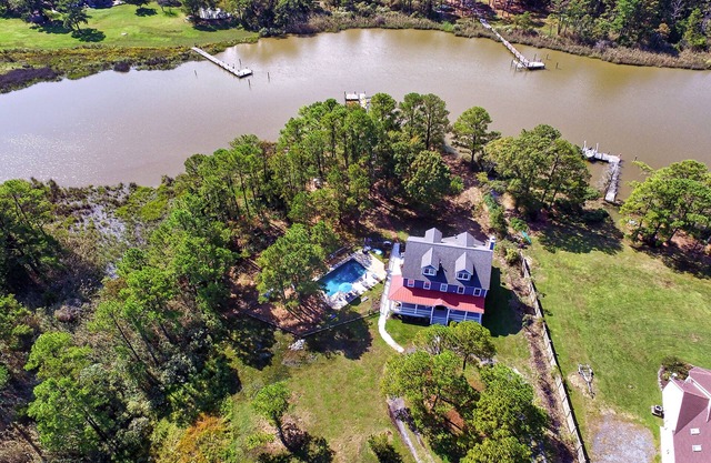 Beautiful, Waterfront Home - Perfect as Hunting Lodge - Come for Water Fowl!
