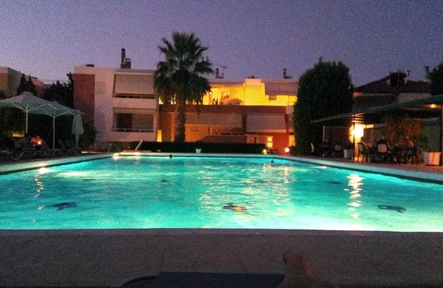 Beautifull 2 bedroom house in a complex with shared open pool 50m from the beach