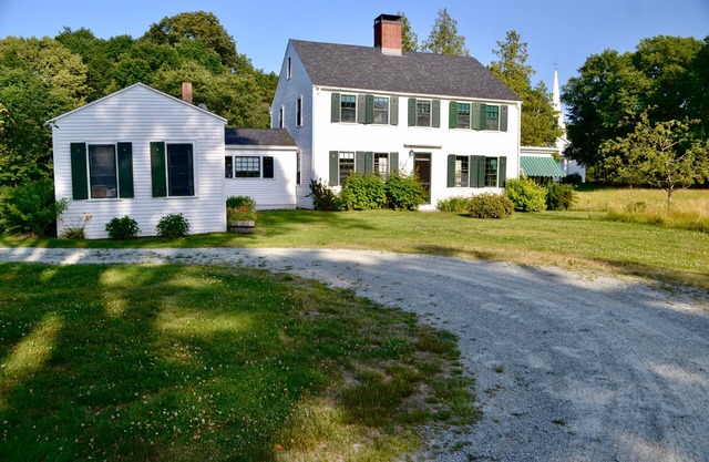 Beautifully Charming New England Home on Somes Pond & Acadia National Park