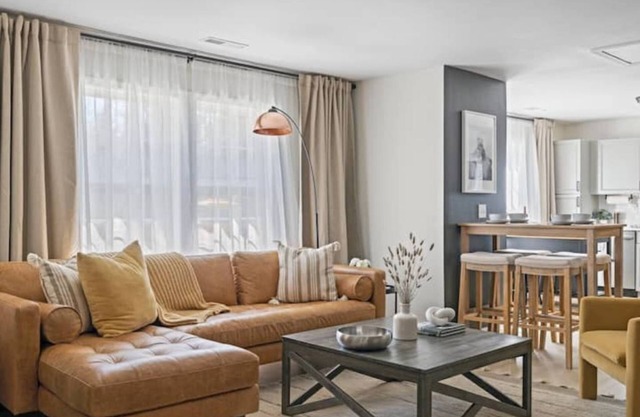 Beautifully decorated 4 bed 2 bath walking distance to downtown