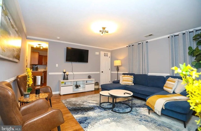 BEAUTIFULLY FURNISHED COZY ENSUITE 2BR3 BA IN UPPER FELLS POINT, BALTIMORE