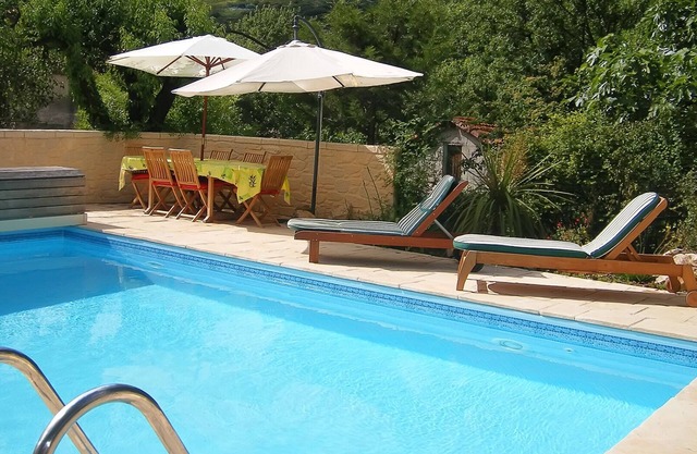 Beautifully restored large winemakers house with pool and air conditioning