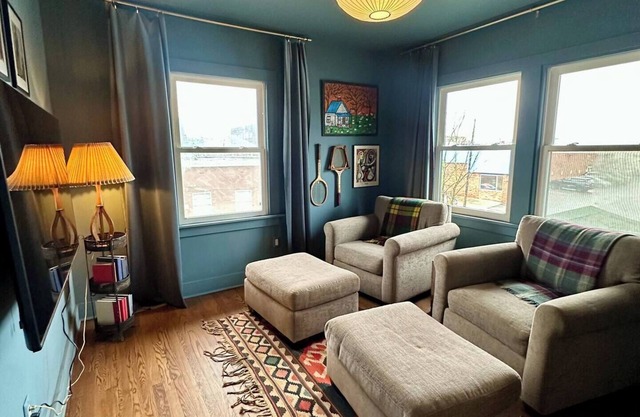 Beautifully Remodeled 3-bedroom house with AC in Cleveland Heights.