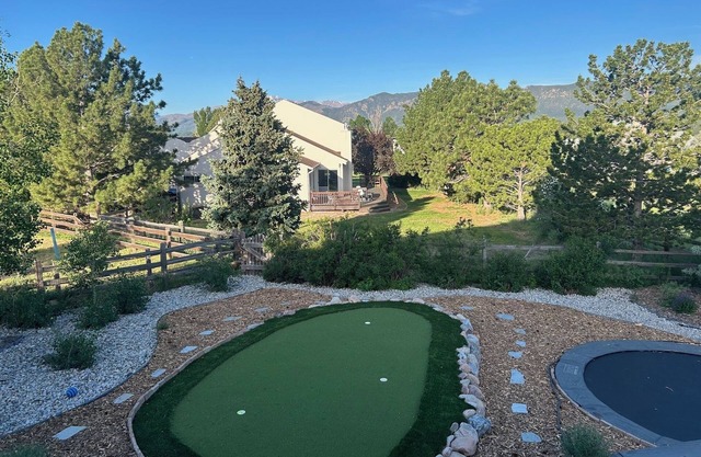Beautifully renovated 4 bedroom house 2 minutes from AFA North Gate