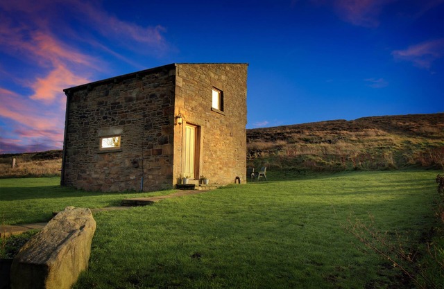 Beautifully renovated traditional stone barn cottage.family and pet friendlyWiFi