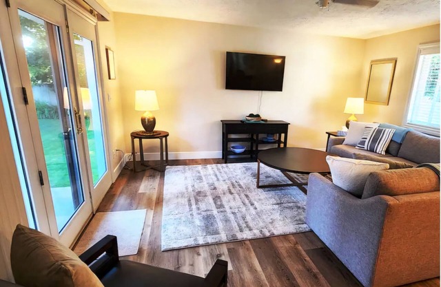 Beautifully Updated Home on Oak Trail Drive in IFn
