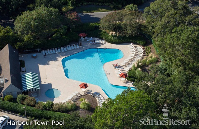 Beautifully updated, Pet-Friendly 2-Bdrm Townhome in the heart of Harbour Town