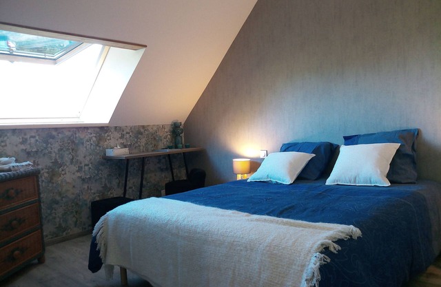 Bed and Breakfast 'La Chambre De L'Obiou 2' with Lake View, Shared Garden and Wi-Fi