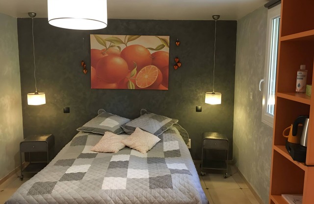 Bed and Breakfast 'Acidulée' with Shared Pool, Wi-Fi and Air Conditioning