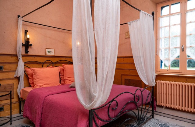 Bed and Breakfast 'Chambre Lancelot' with Shared Terrace, Shared Garden and Wi-Fi