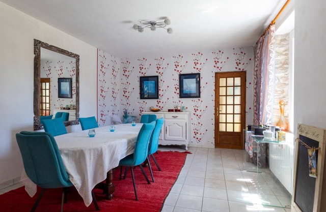 Bed and Breakfast 'Chambre Gaëllica' with Shared Garden and Wi-Fi