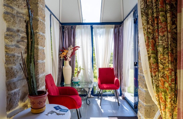 Bed and Breakfast 'Chambre Ty Ellen' with Shared Garden and Wi-Fi