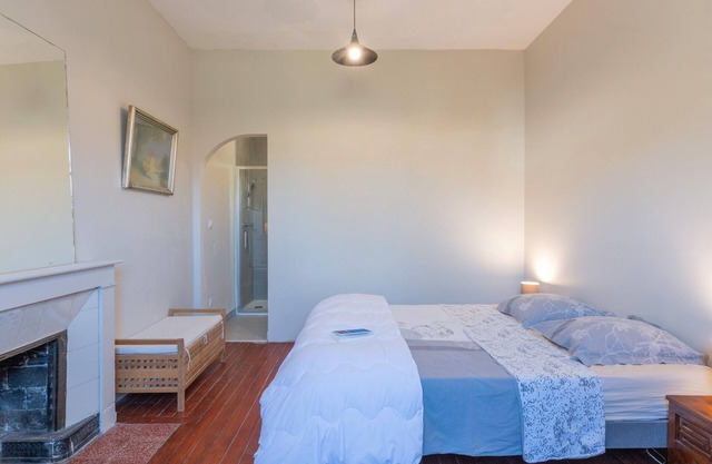 Bed and Breakfast 'Chambre Spacieuse' with Shared Terrace, Shared Garden and Wi-Fi