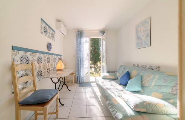 Bed and Breakfast 'Chambre Deluxe' with Shared Garden