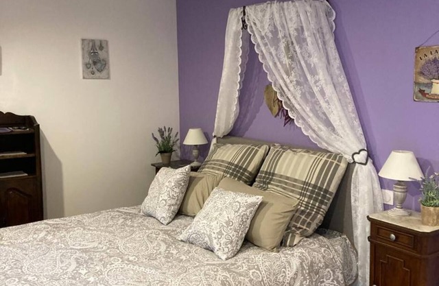 Bed and Breakfast 'Lavande' with Shared Pool, Wi-Fi and Air Conditioning