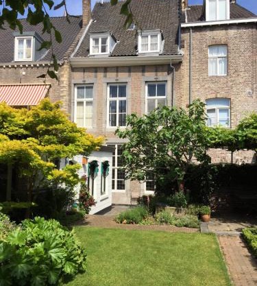 Bed & breakfast in monumental house maastricht centre