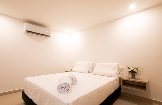Bedroom hotel in lovely Cartagena de Indias with WiFi, AC, TV & Private bathroom