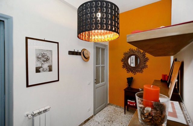 Behind corner Spanish steps confortable and spacious AC & wifi